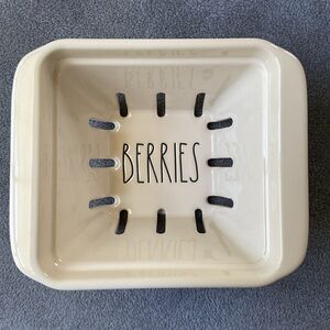Cute NWT Rae Dunn BERRIES Ceramic Basket 🍓🫐